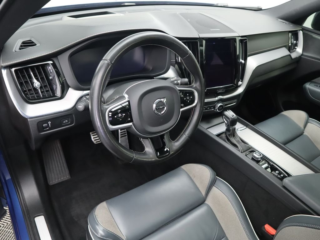 2021 Volvo XC60 R-Design - Photo 9