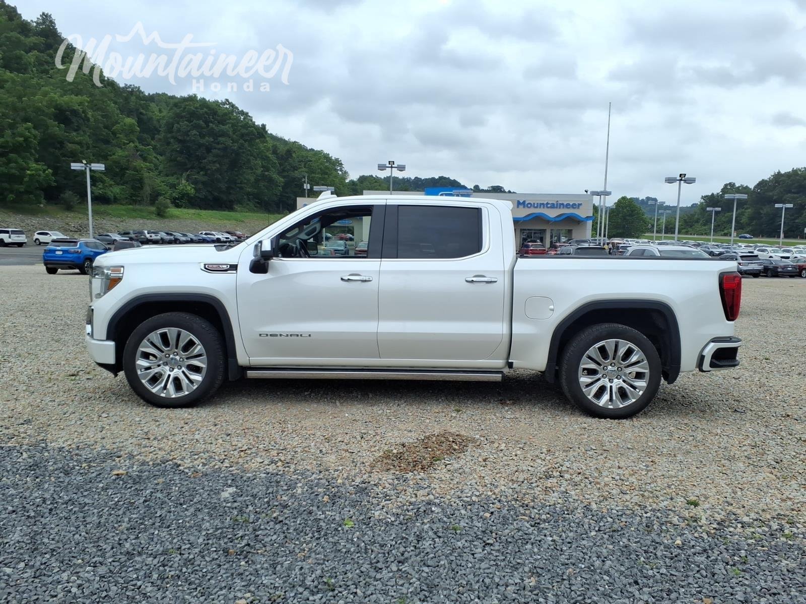 Used 2020 White Frost Tricoat GMC Denali image 4