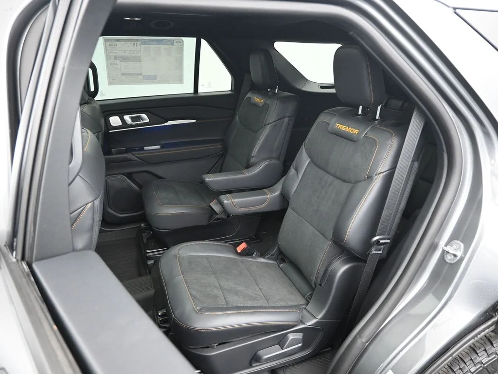New 2026 Carbonized Gray Metallic Ford Tremor image 23