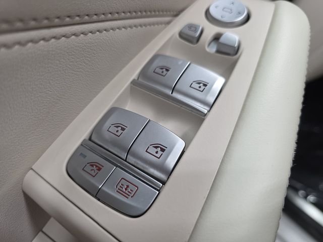 Certified Used 2024 Mineral White Metallic BMW xDrive40i image 23