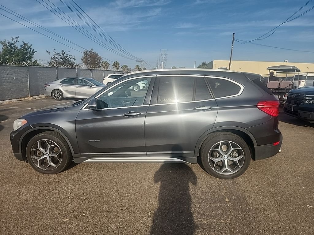 Used 2018 Mineral Gray Metallic BMW sDrive28i image 10