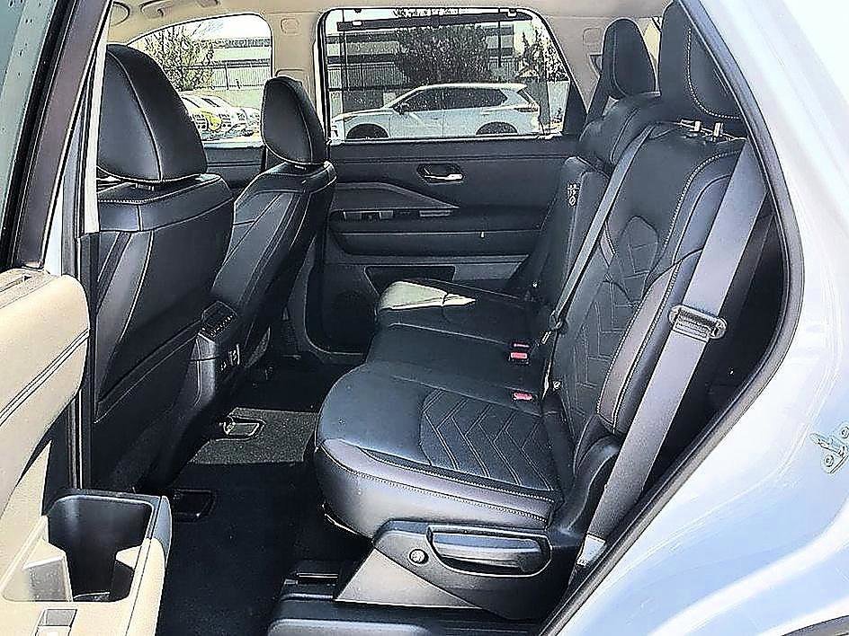 Used 2025 Everest White Pearl Tricoat Nissan Platinum image 19