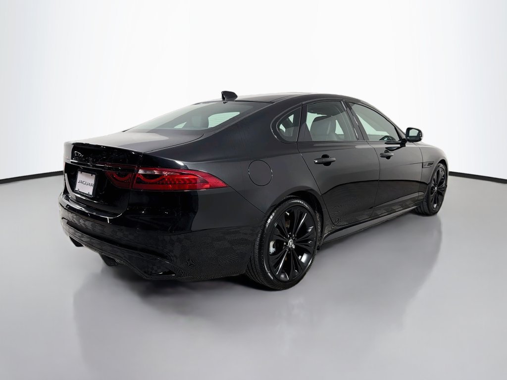 Used 2024 Black Jaguar R-Dynamic SE image 5