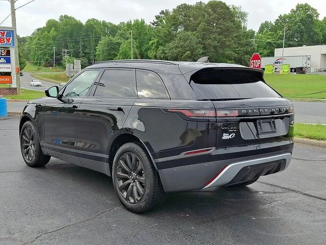 Used 2018  Land Rover SE R-Dynamic image 4