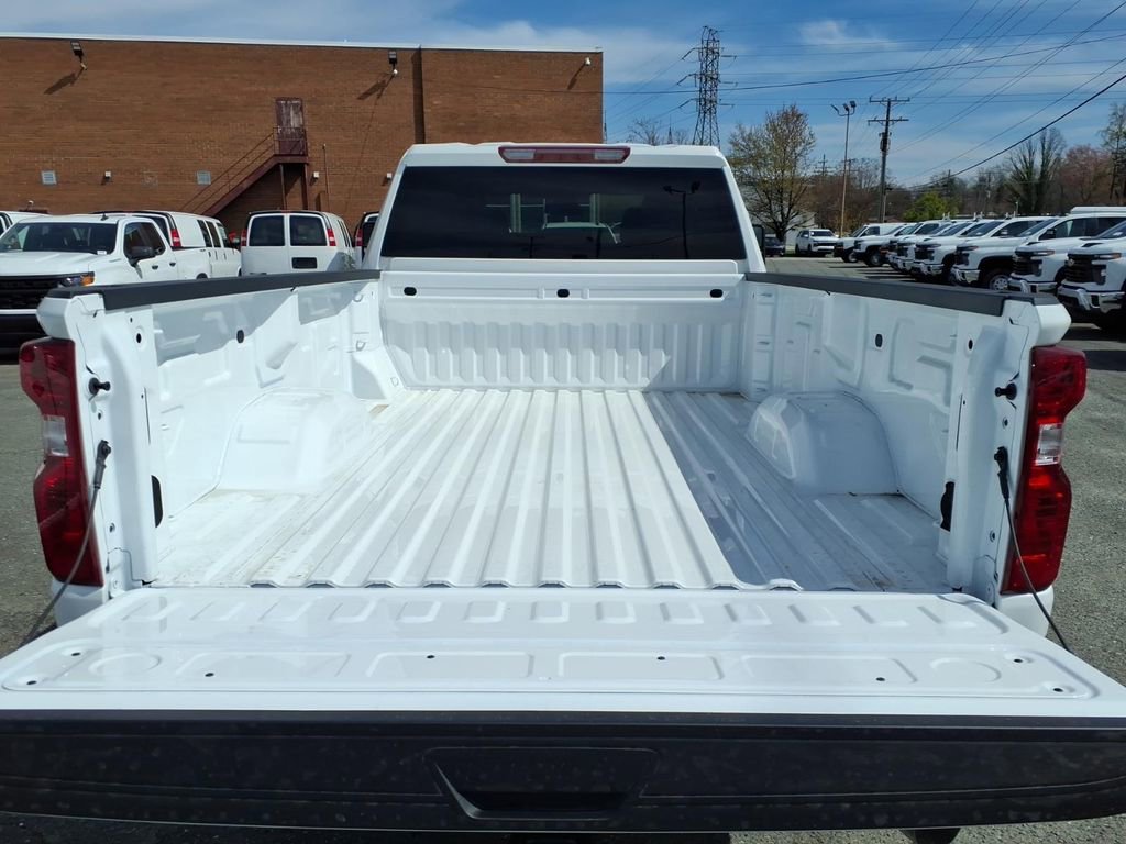 New 2026 Summit White Chevrolet WT image 9
