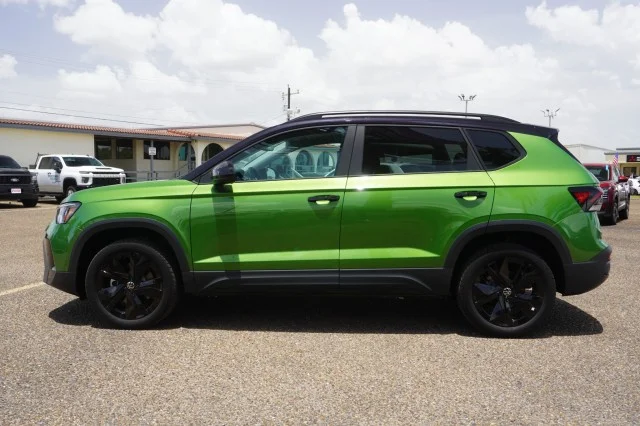 New 2026 Bright Moss Green W/Deep Black Roof Volkswagen SE Black FWD image 11