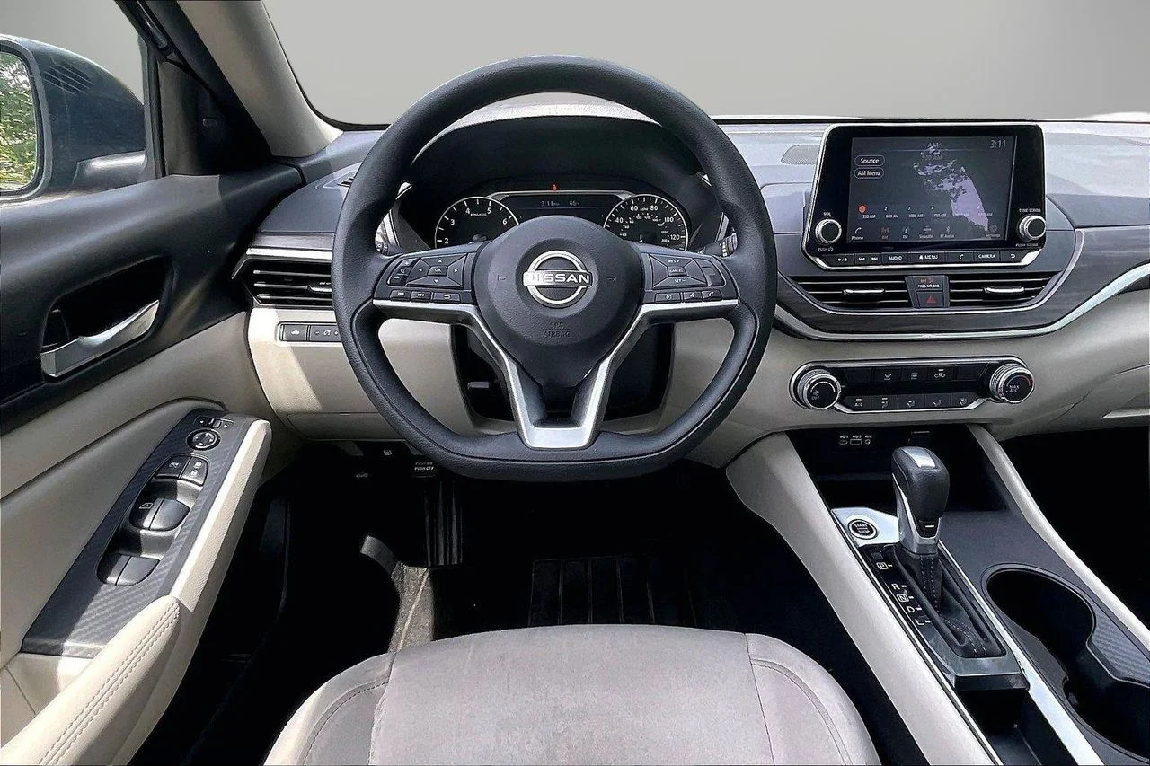 Used 2025 Black Nissan 2.5 SV image 12
