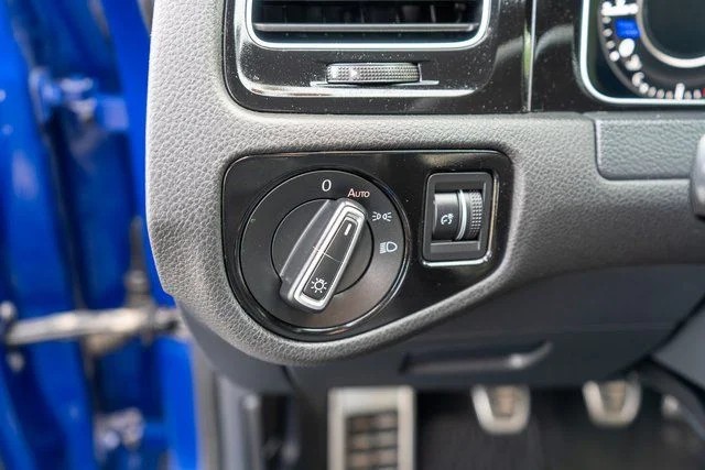 Used 2019 Blue Volkswagen DCC & Navigation 4Motion image 22