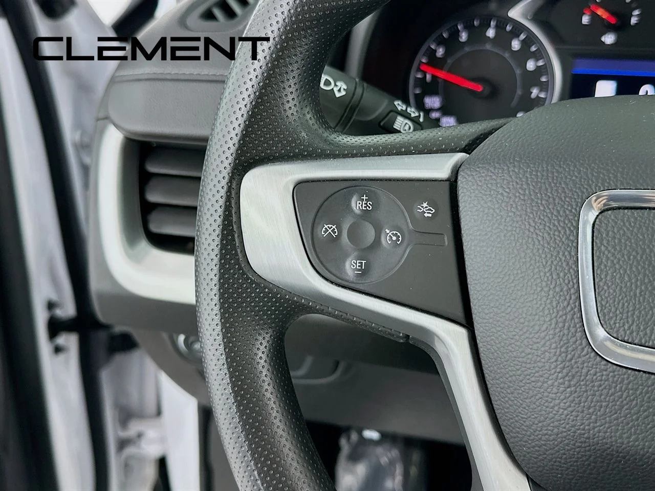 Used 2022 Summit White GMC SLE image 16