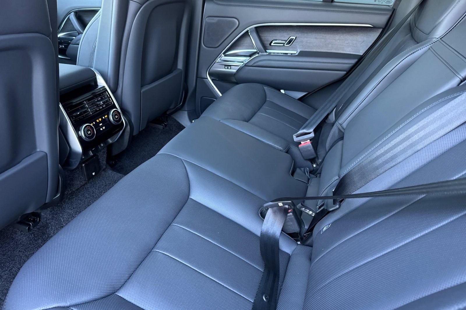 New 2026 Carpathian Grey Land Rover SE image 12