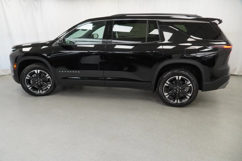 New 2027 Mosaic Black Metallic Chevrolet LT image 6