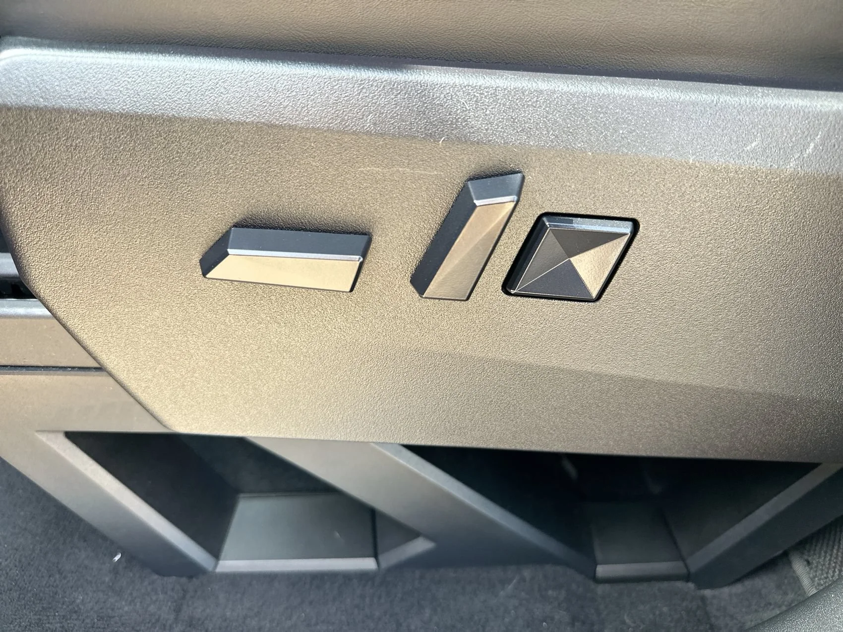 Used 2024 Black Tesla  image 12
