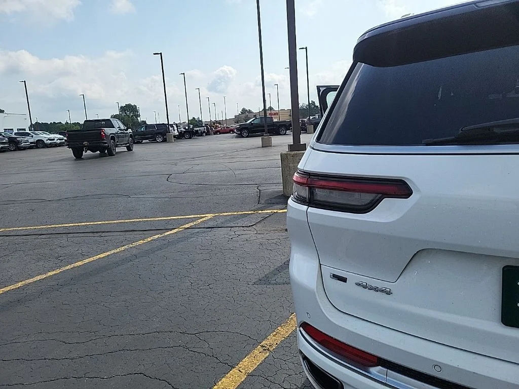 Used 2021 Bright White Clearcoat Jeep Summit image 8