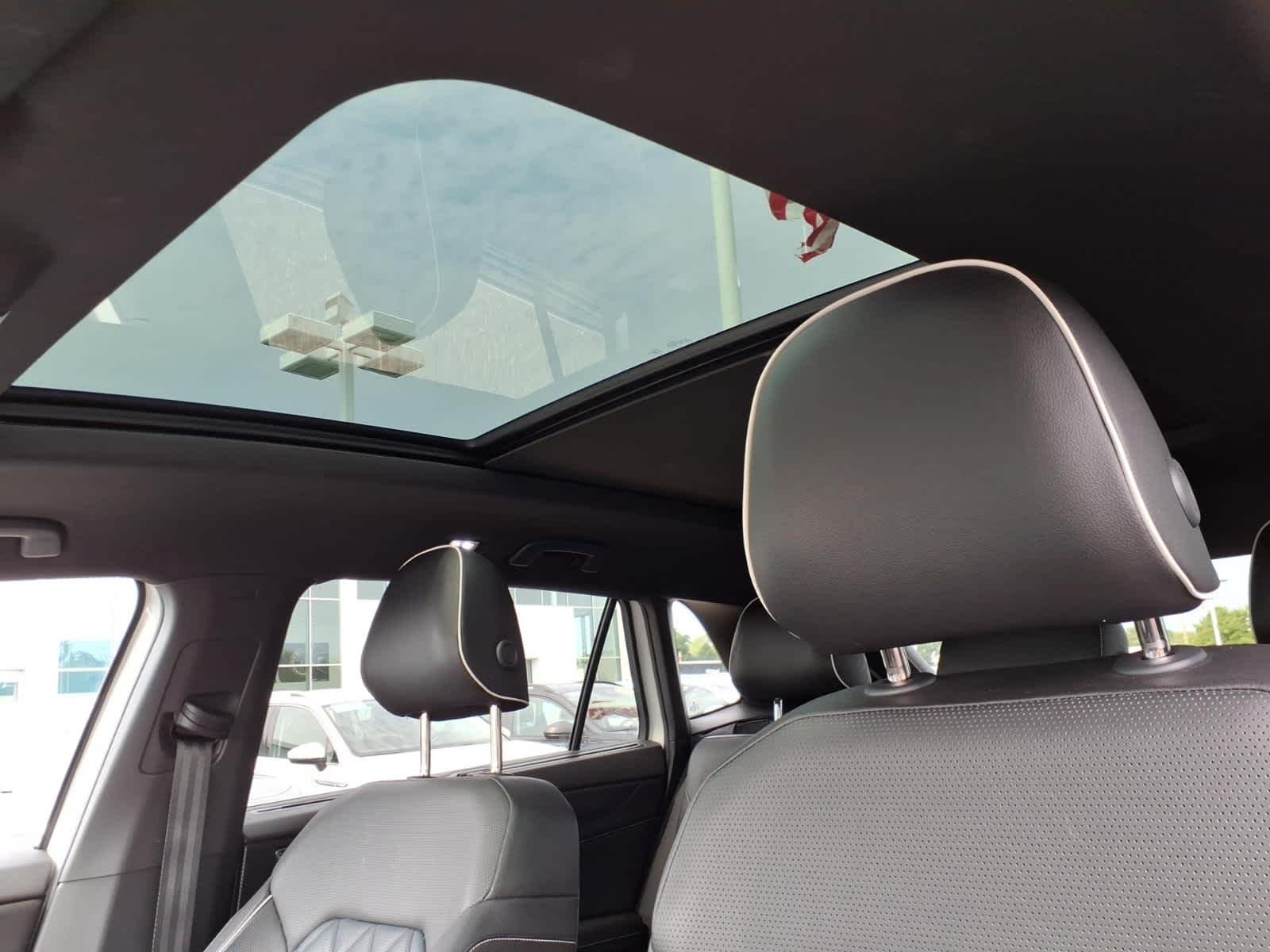 Used 2024 WHITE Volkswagen 2.0T SEL Premium R-Line image 17