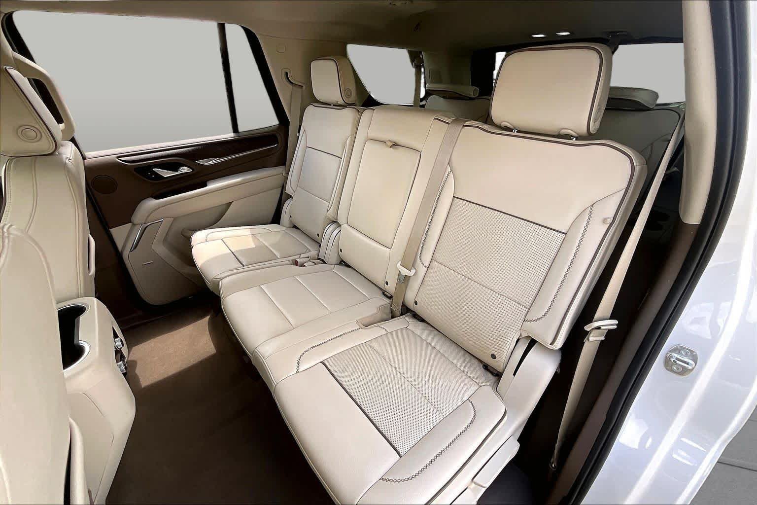 Used 2024 White Frost Tricoat GMC Denali image 19