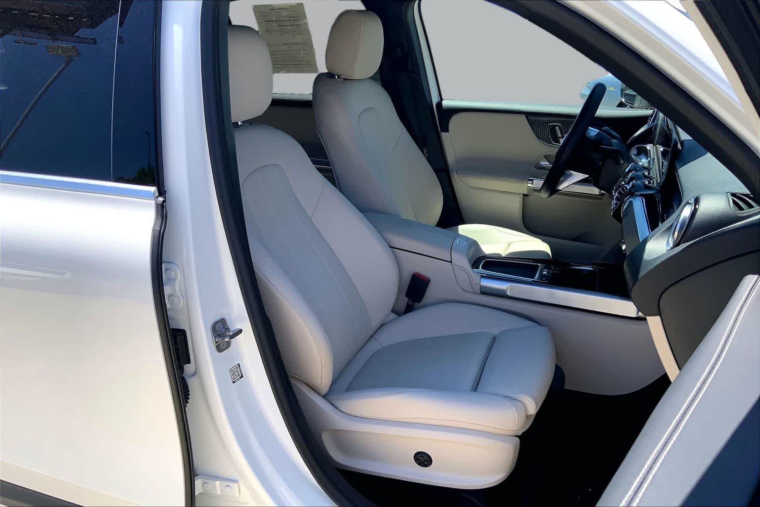 Certified Used 2025 Polar White Mercedes-Benz GLB 250 image 9