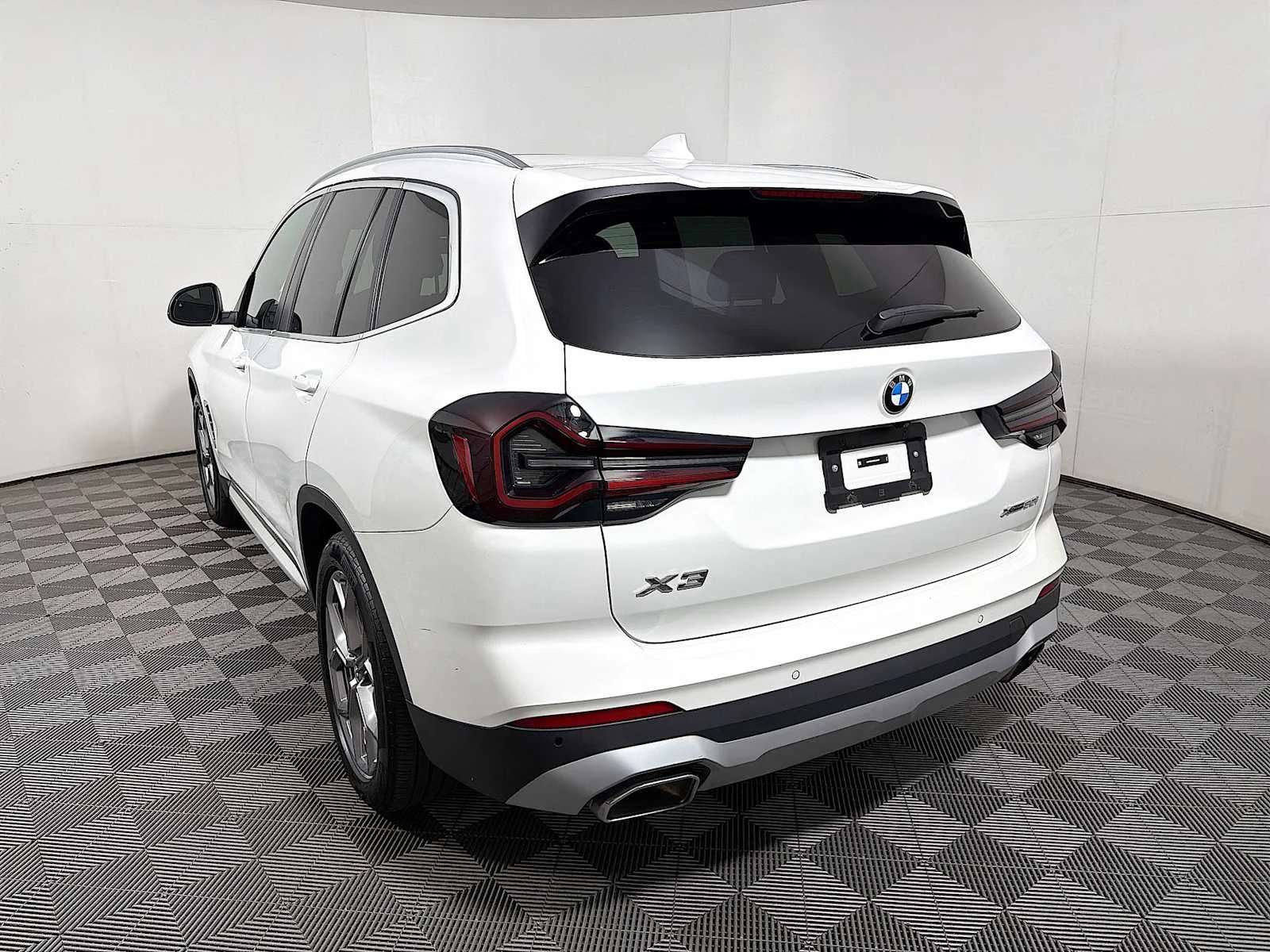 Certified Used 2024 Alpine White BMW xDrive30i image 5