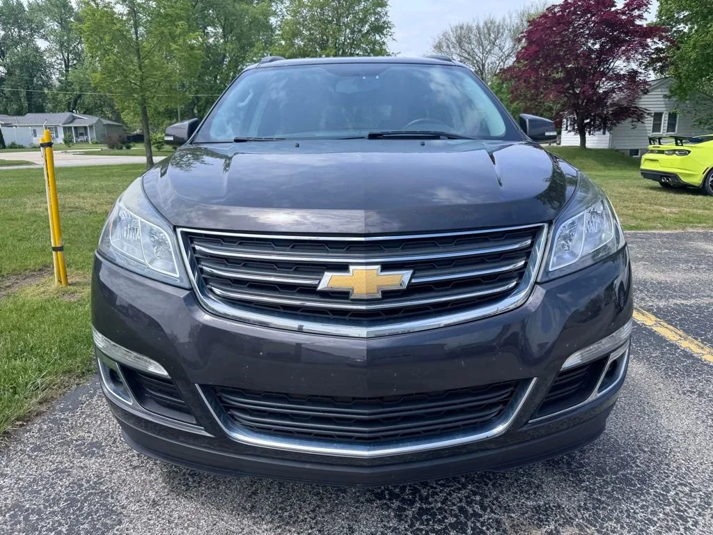 Used 2016 Chevrolet Traverse 1LT with VIN 1GNKRGKD2GJ334615 for sale in Middlebury, IN