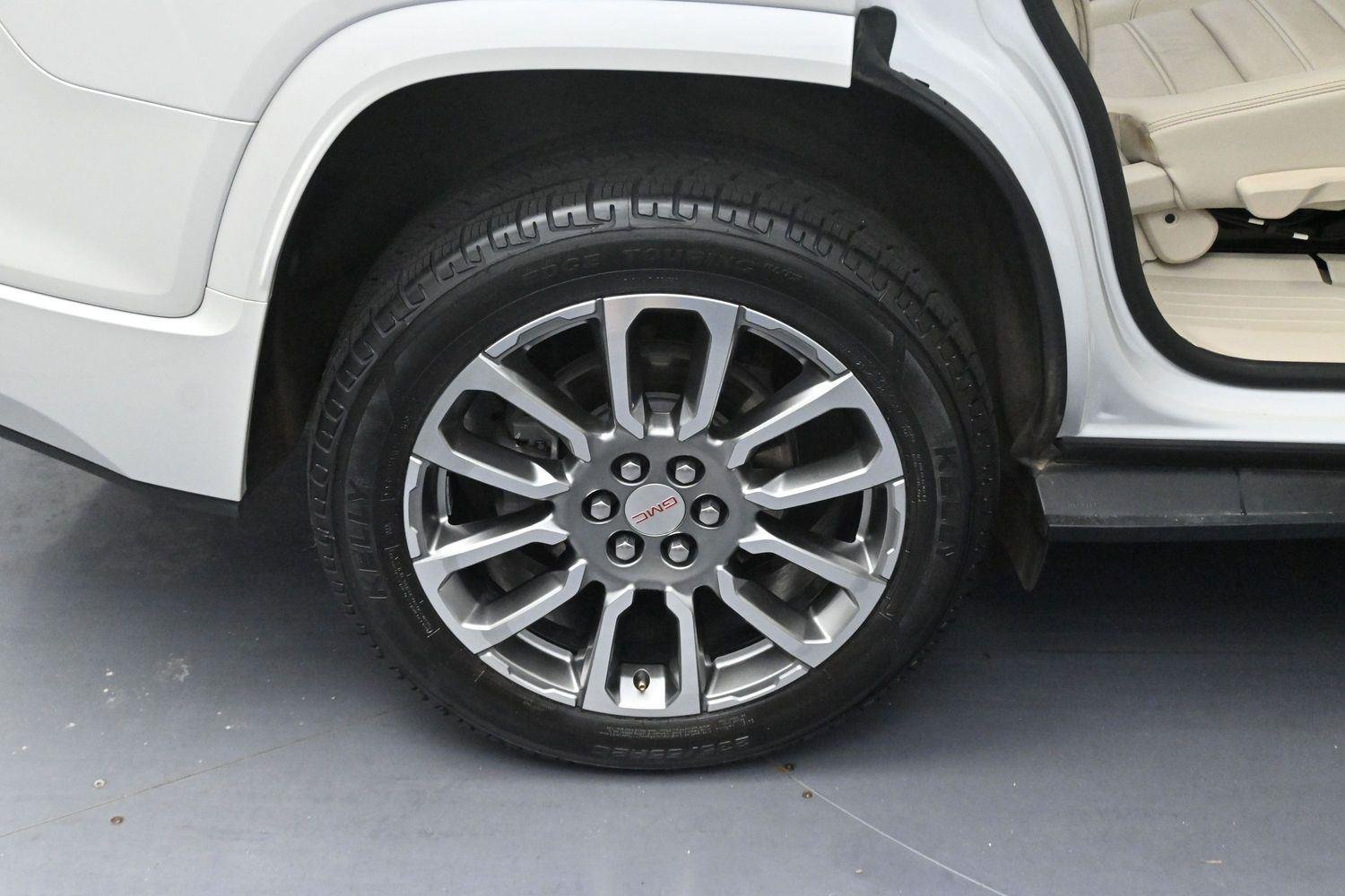Used 2023 White Frost Tricoat GMC Denali image 38