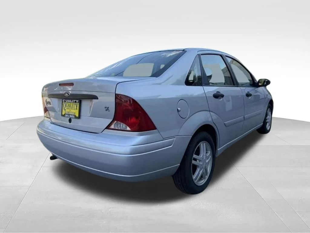 Used 2002 Silver Ford SE Base image 5