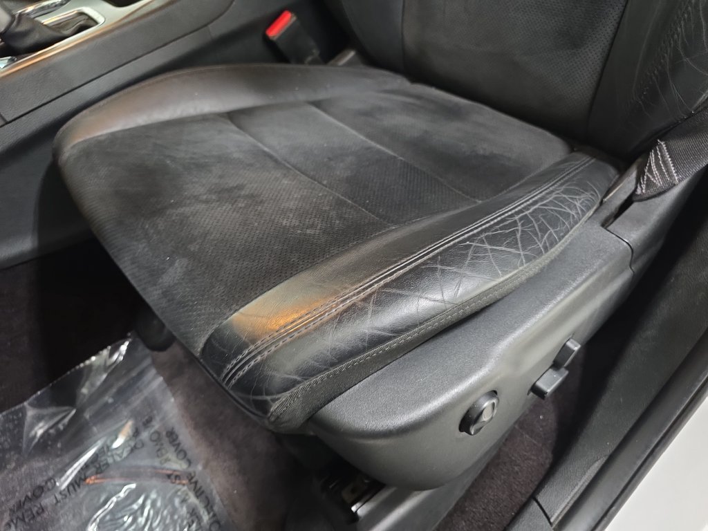 Used 2018 Bright White Clearcoat Jeep Altitude image 28