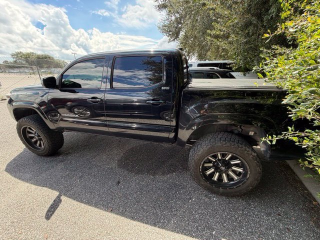 Used 2020 Midnight Black Metallic Toyota SR5 image 4