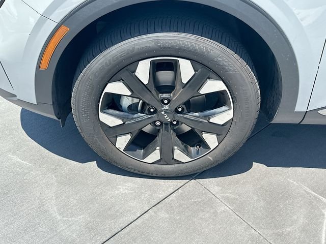 Certified Used 2024 Wolf Gray Kia X-Line image 10