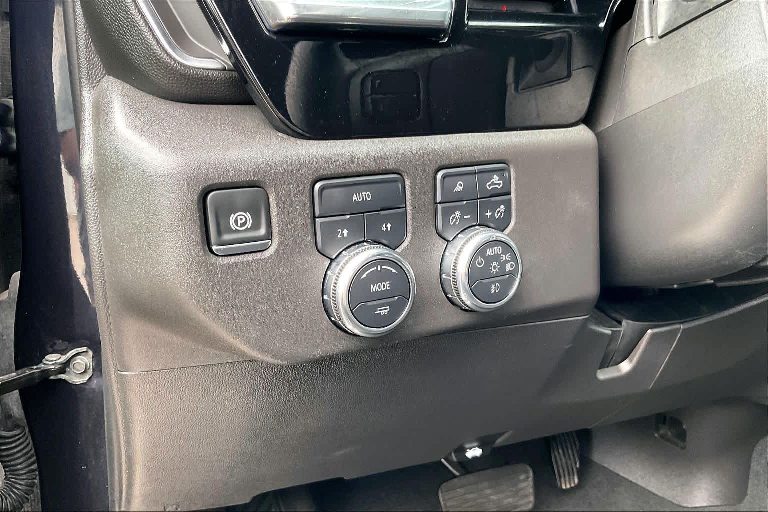 Used 2025 Titanium Rush Metallic GMC SLT image 33