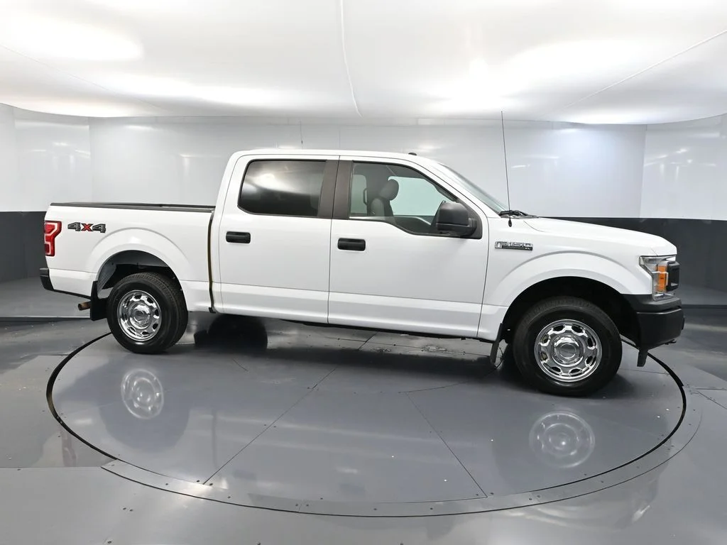 Used 2018 White Ford XL image 4