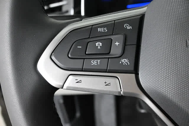 New 2026 Deep Black Pearl Volkswagen SE image 19