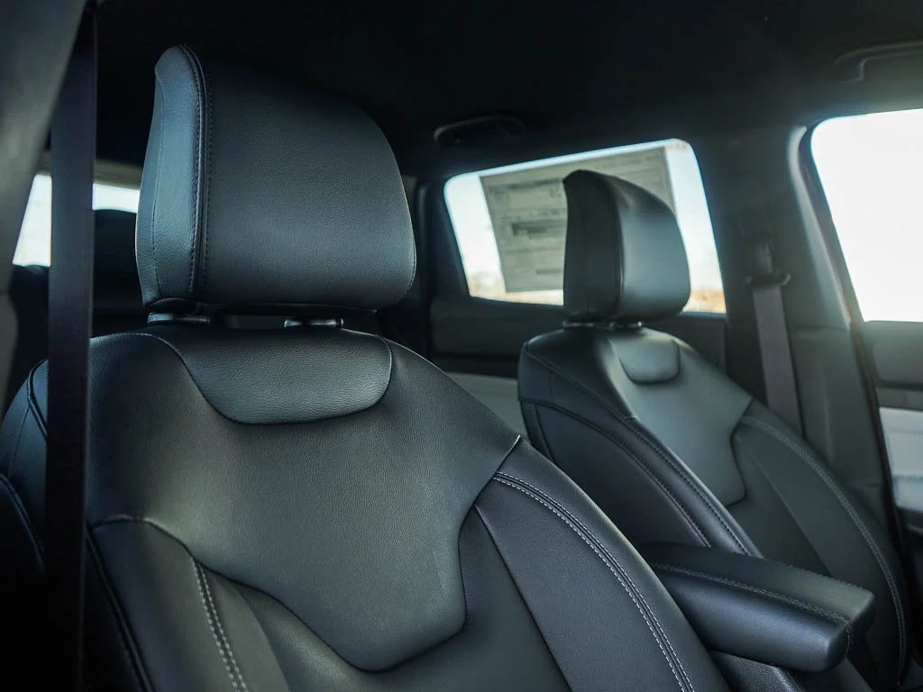 New 2026 Diamond Black Crystal Pearlcoat Jeep Limited image 11
