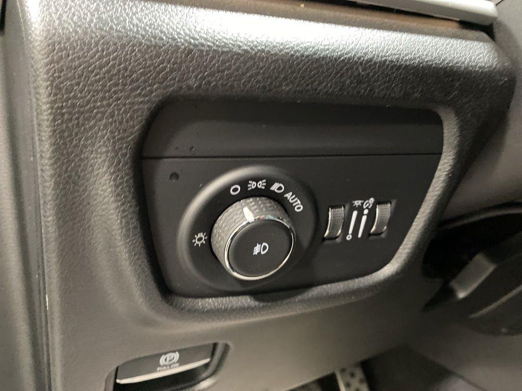 Used 2021 Silver Zynith Jeep Limited image 11