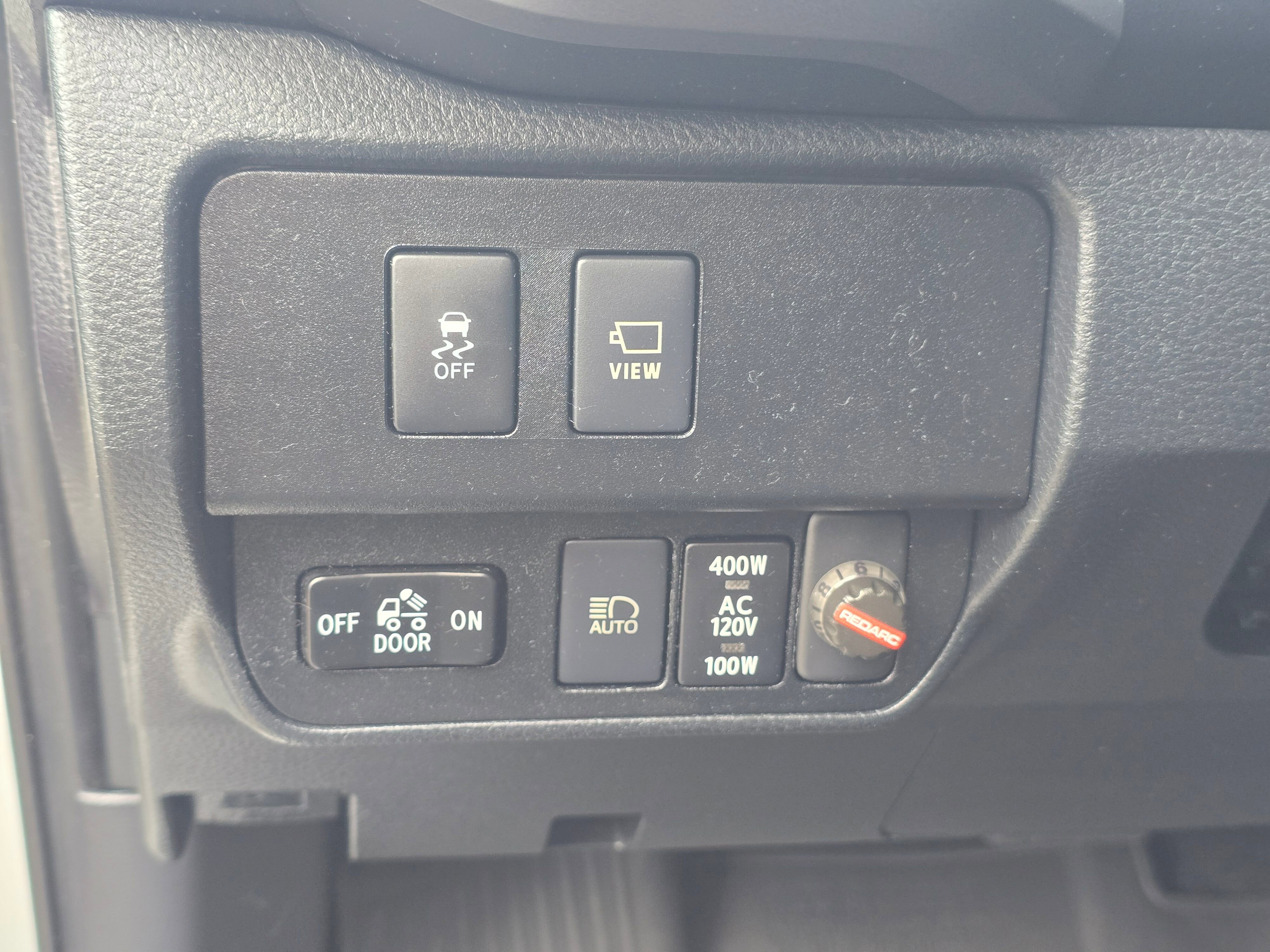 Used 2021  Toyota SR image 25