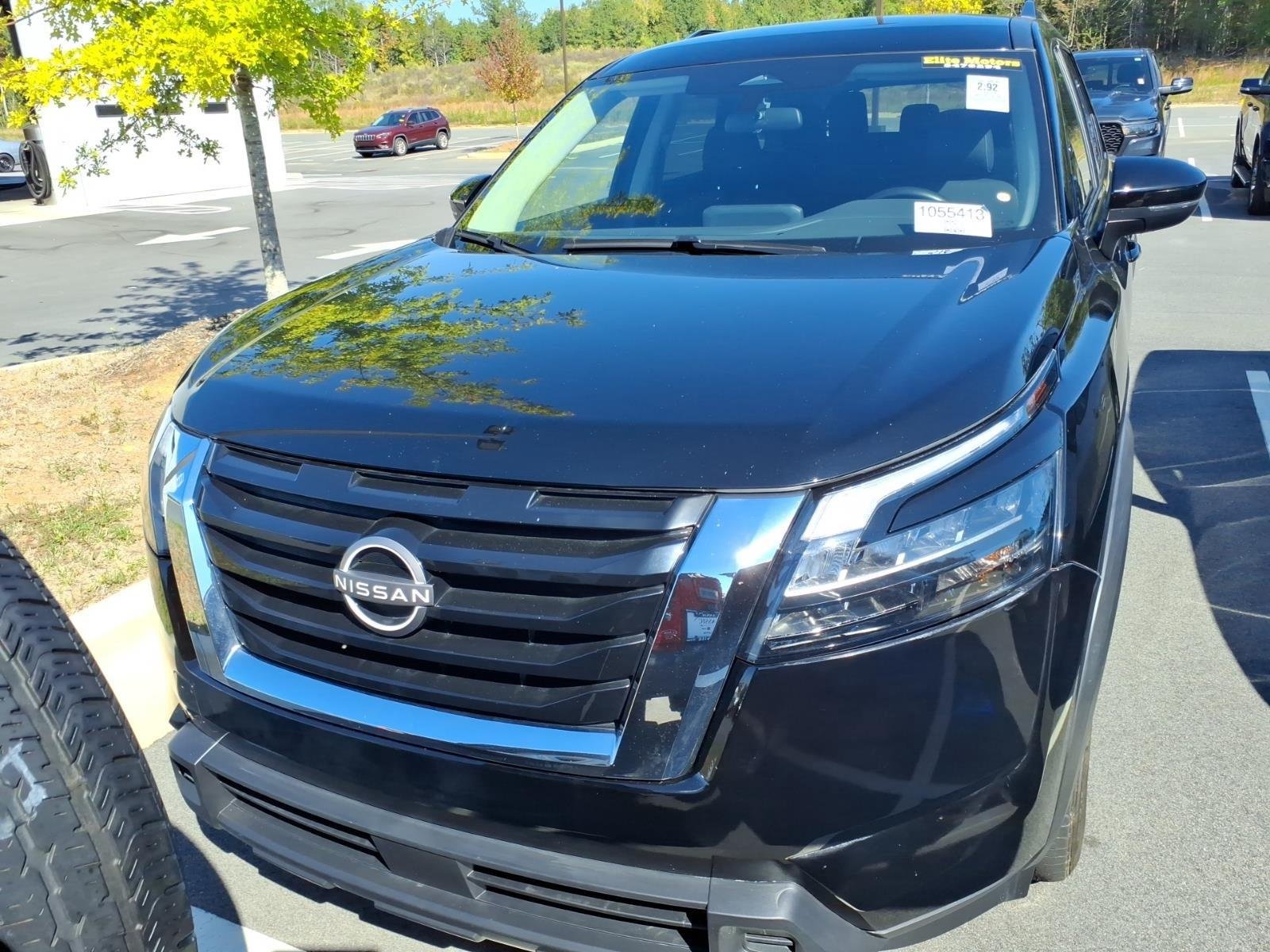 Used 2024 Super Black Nissan SV image 4