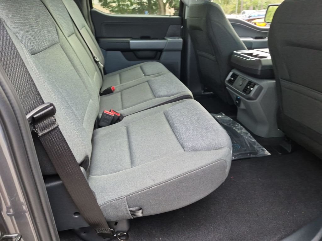 New 2026 Carbonized Gray Metallic Ford XLT image 28