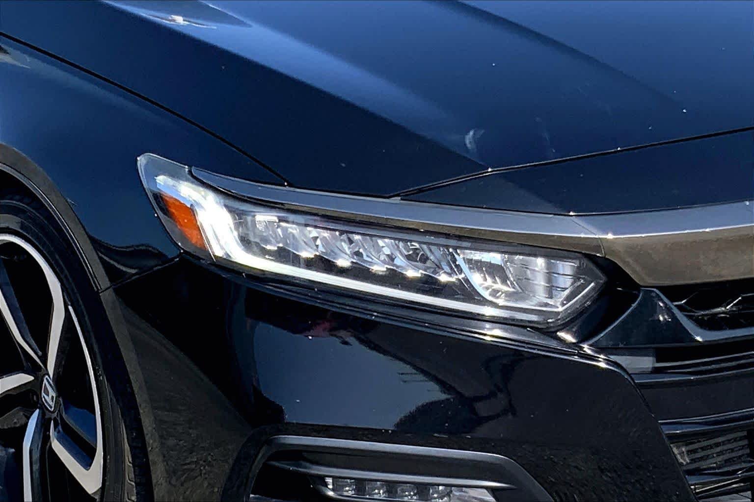 Used 2018  Honda Sport 1.5T image 24