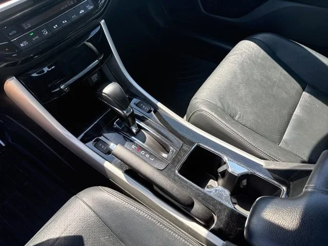 Used 2016 Black Honda EX-L image 28