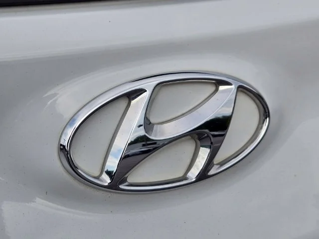 Used 2020 White Hyundai SEL image 17