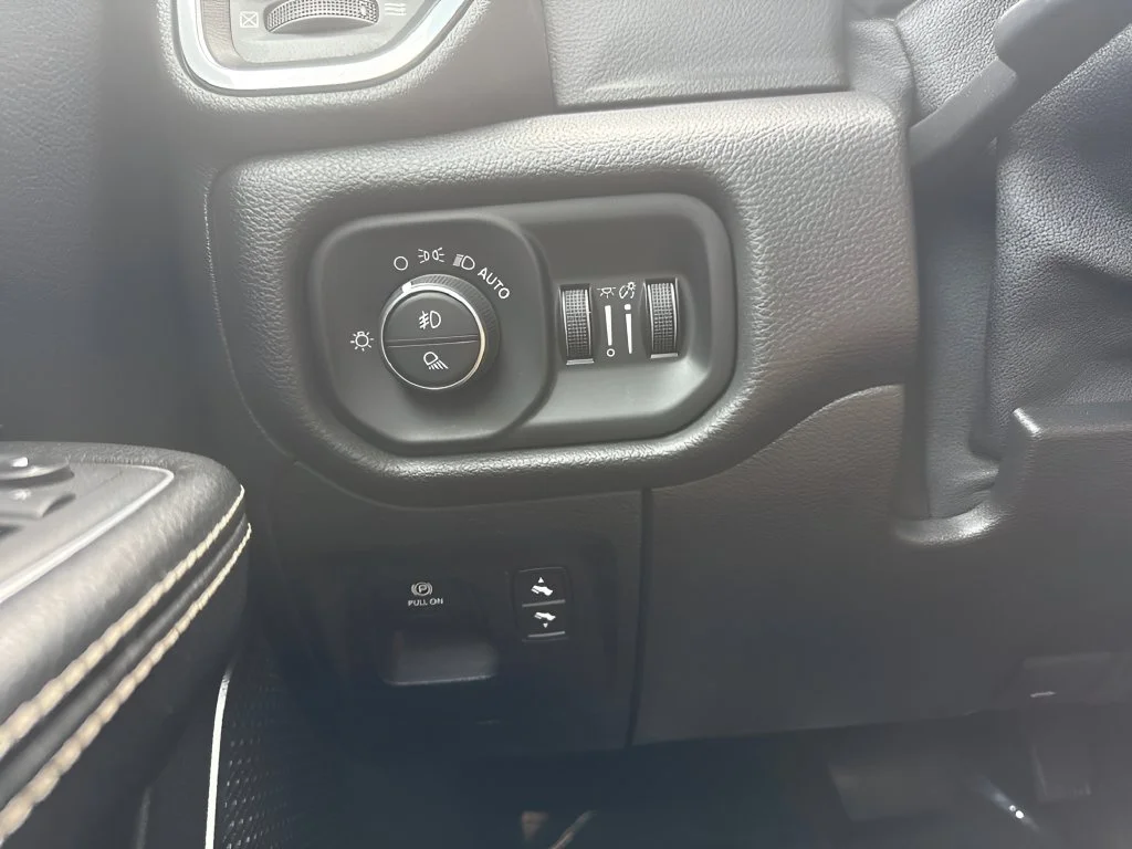 Used 2021 Silver Ram Laramie image 26