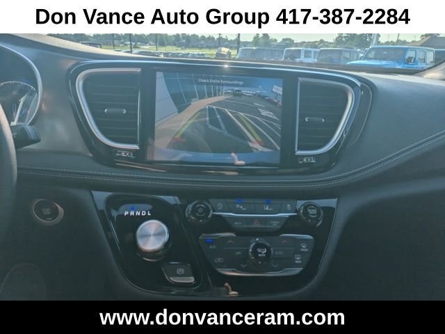 2025 Chrysler Pacifica Select - Photo 18