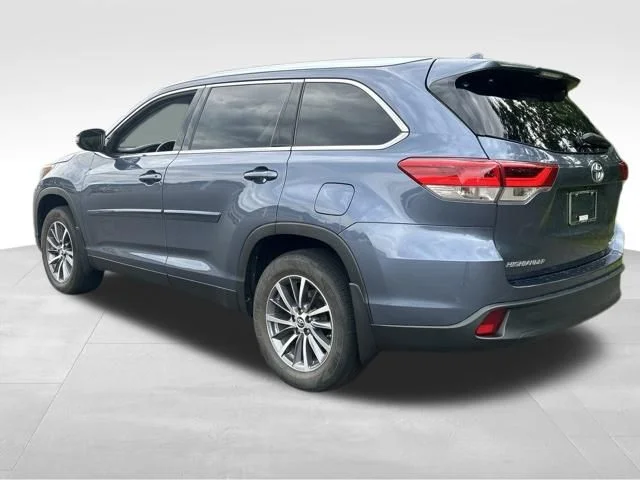 Used 2019 Blue Toyota XLE image 3