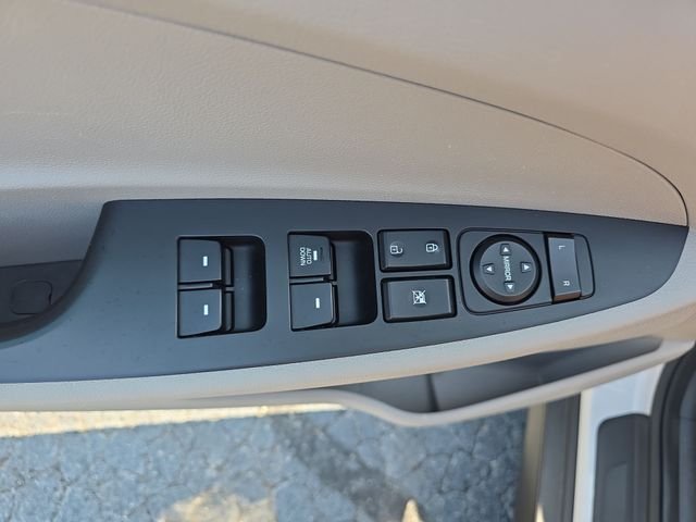 Used 2019 White Hyundai SE image 28