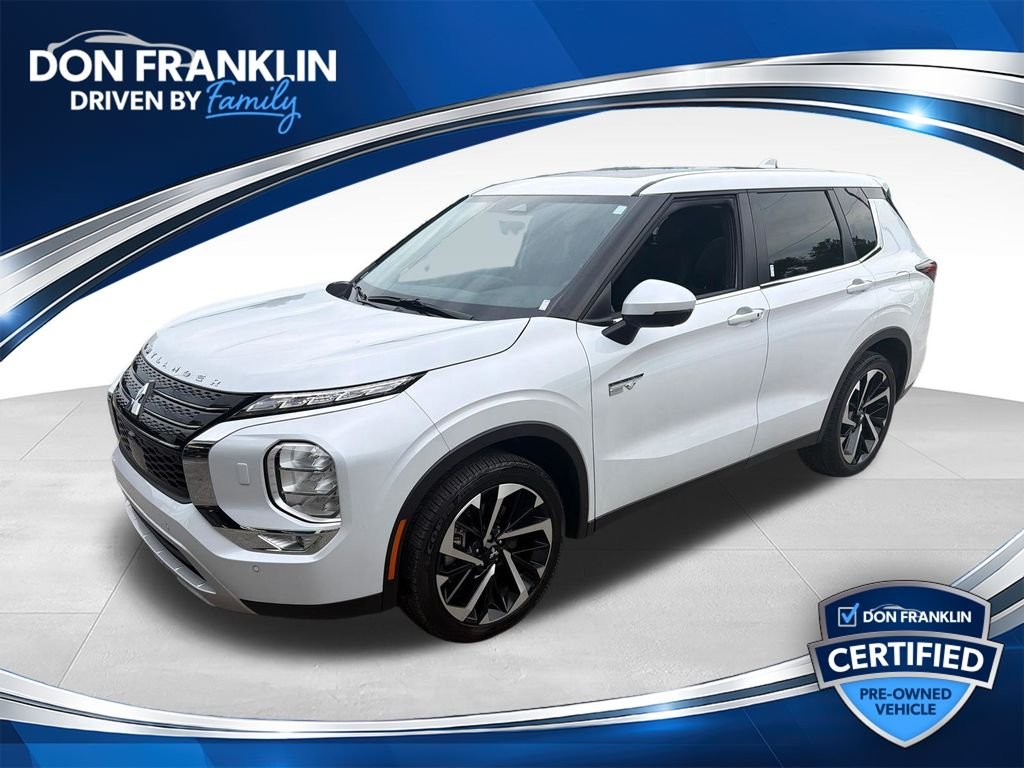 Used 2025 White Mitsubishi SE image 1