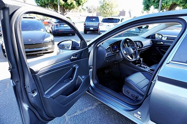 Used 2024 Gray Volkswagen 1.5T SE image 31