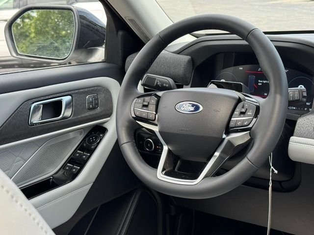 New 2026 Star White Metallic Tri-Coat Ford Platinum image 8