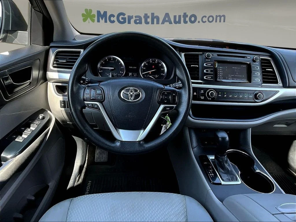 Used 2015 Blue Toyota LE image 10