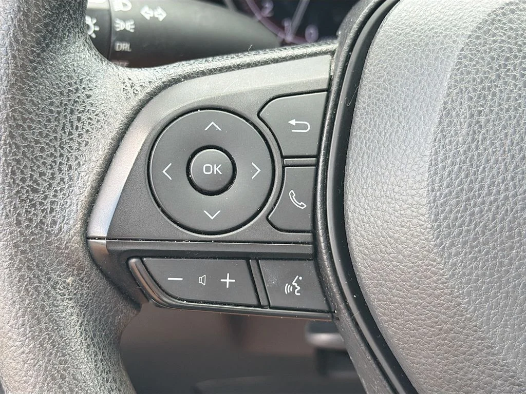Used 2023 Ice Toyota LE image 12