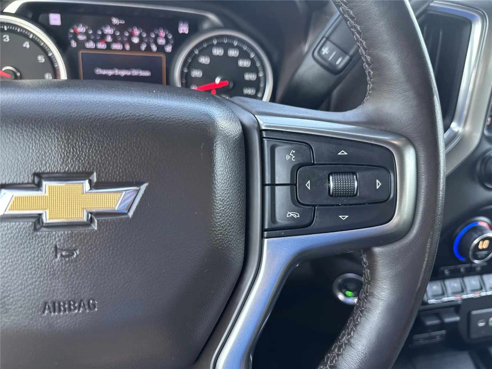 Used 2019 IRIDESCENT PEARL TRICOAT Chevrolet LTZ image 23