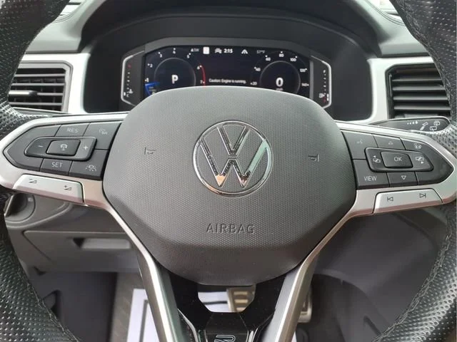 Used 2022  Volkswagen 3.6L V6 SEL R-Line Black image 11