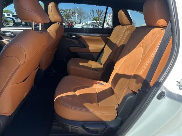 Certified Used 2021 BLIZZARD PEARL Toyota  image 6